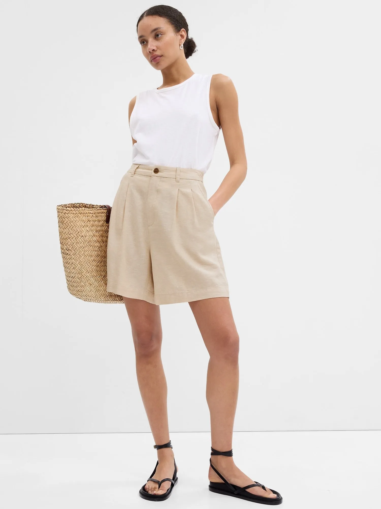 5" High Rise Pleated Linen Shorts with Washwell