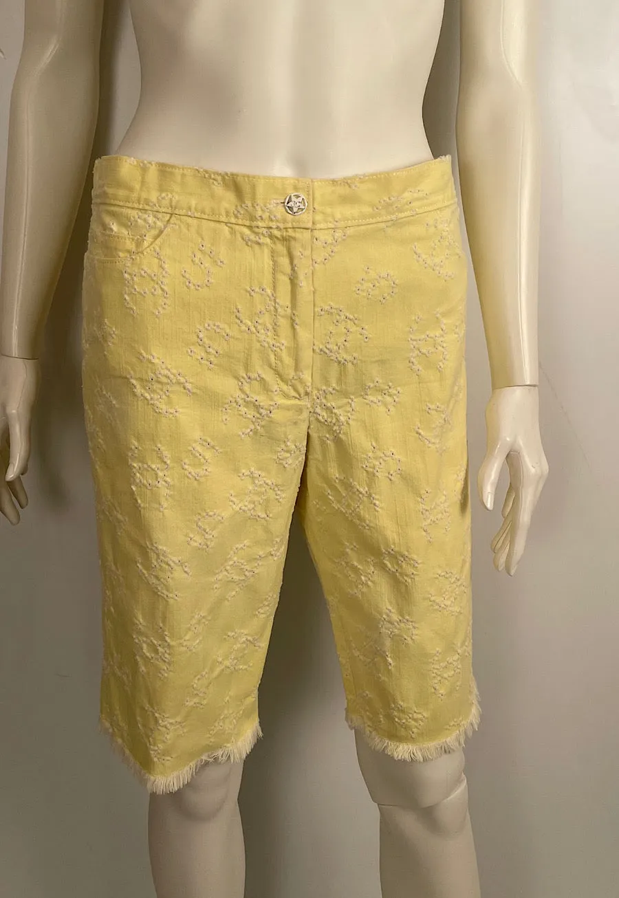 Chanel 00P, 2000 Spring Yellow CC logo Knee Length Shorts FR 40 US 4/6