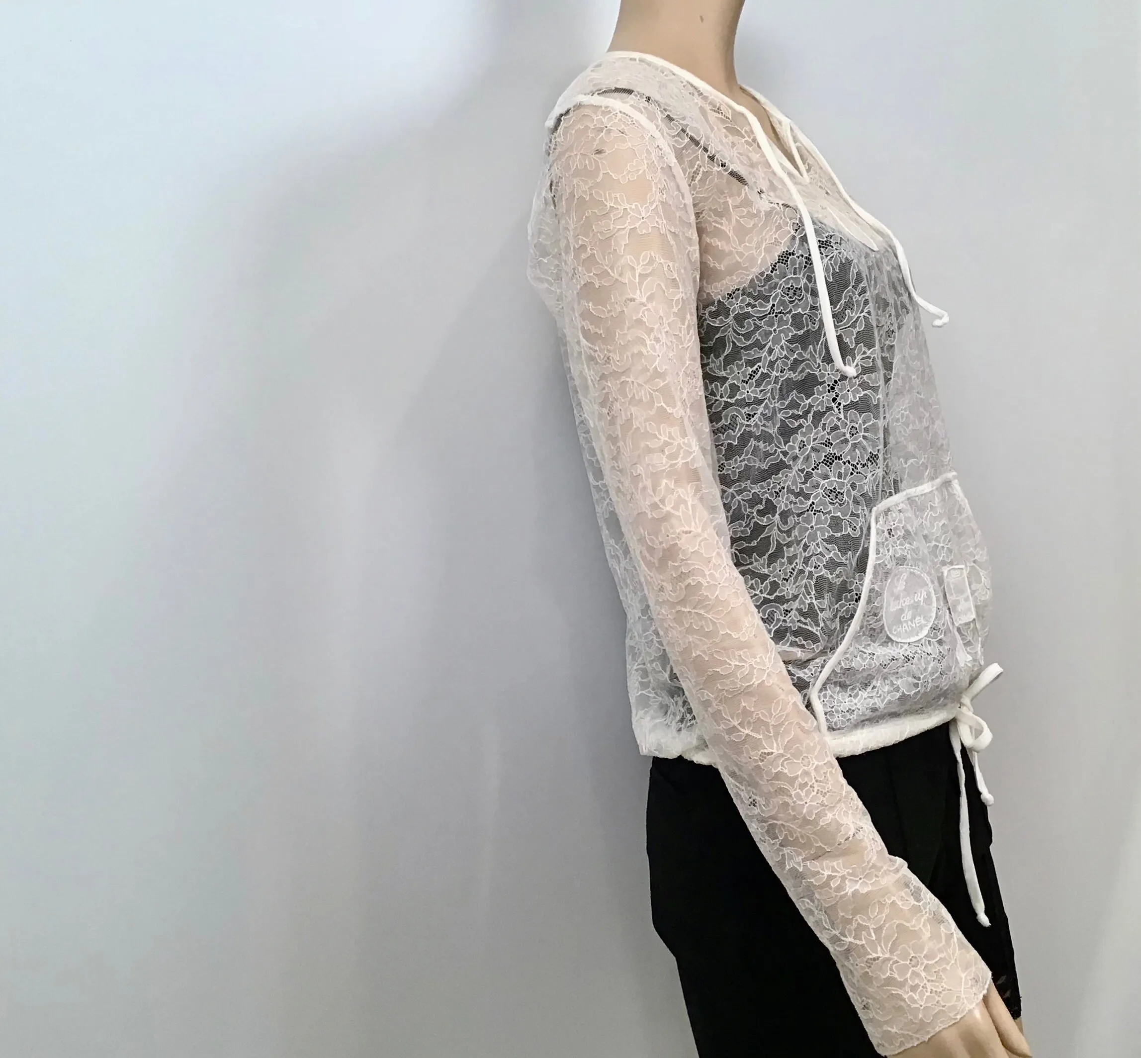 Chanel Lace Pullover Blouse - Fall 2004 Collection - Size FR 40 US 4/6