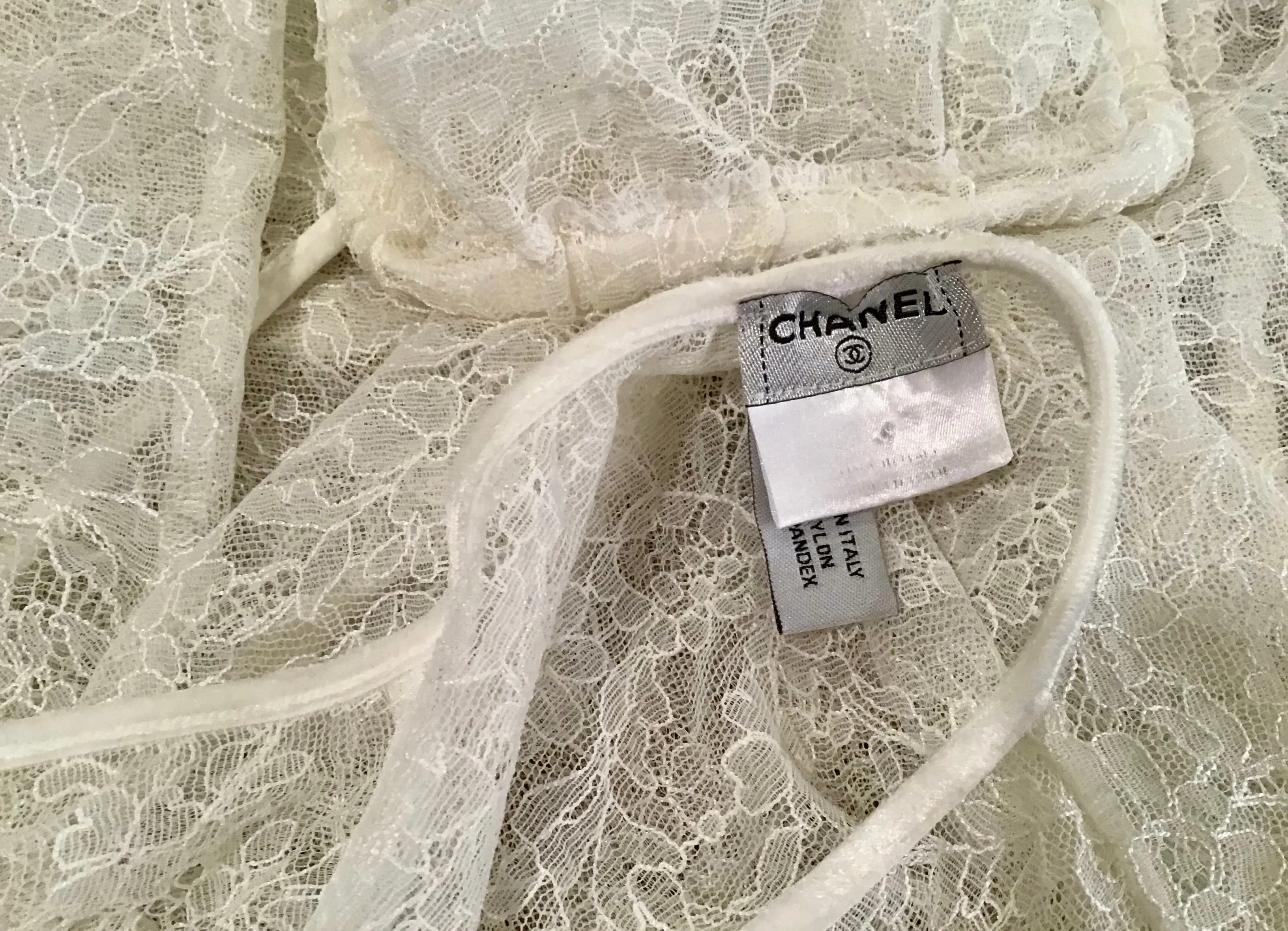 Chanel Lace Pullover Blouse - Fall 2004 Collection - Size FR 40 US 4/6