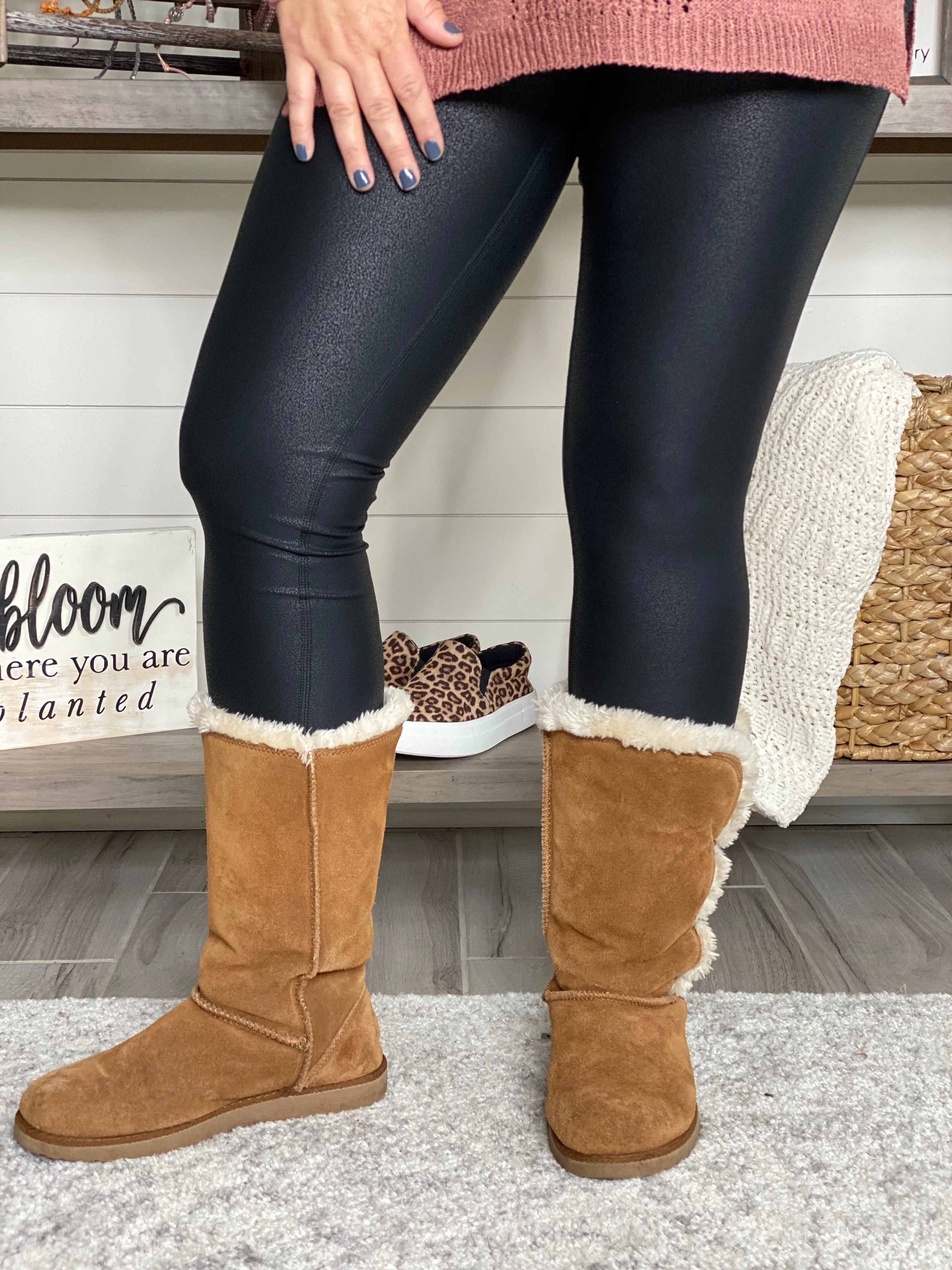 SIZE XS: BLACK PEBBLE LEGGINGS